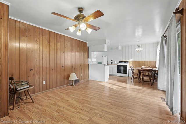 4705 Weddell Street, Dearborn Heights, MI 48125