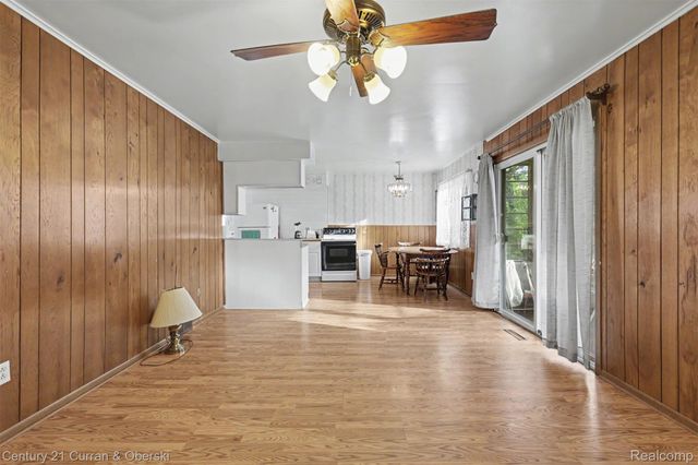 4705 Weddell Street, Dearborn Heights, MI 48125
