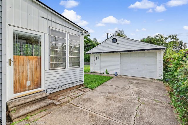 4705 Weddell Street, Dearborn Heights, MI 48125