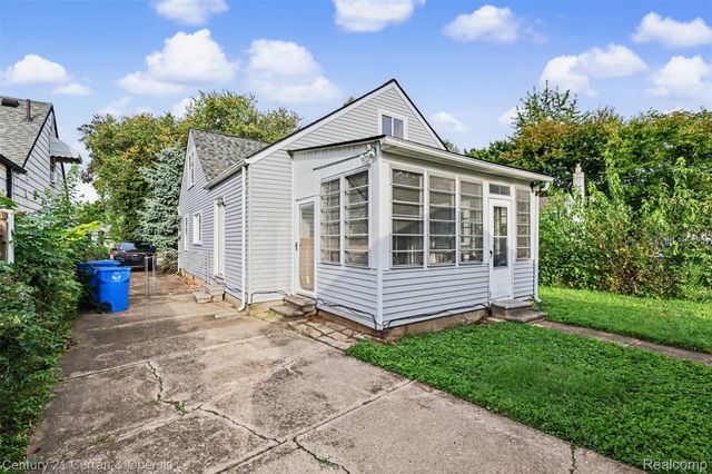 4705 Weddell Street, Dearborn Heights, MI 48125