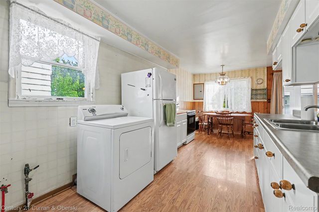 4705 Weddell Street, Dearborn Heights, MI 48125
