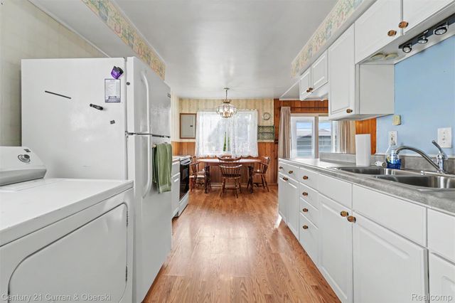 4705 Weddell Street, Dearborn Heights, MI 48125