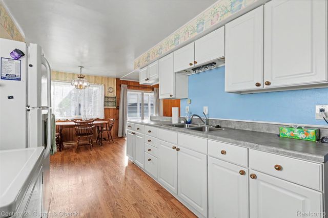 4705 Weddell Street, Dearborn Heights, MI 48125