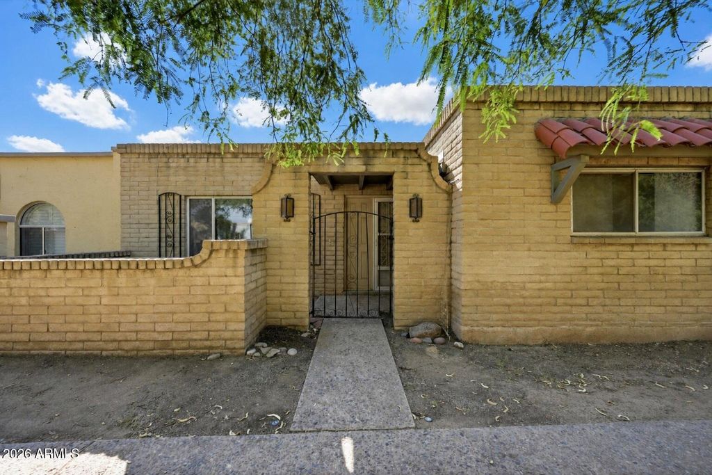 520 N HOBSON Plaza, Mesa, AZ 85203 — exterior