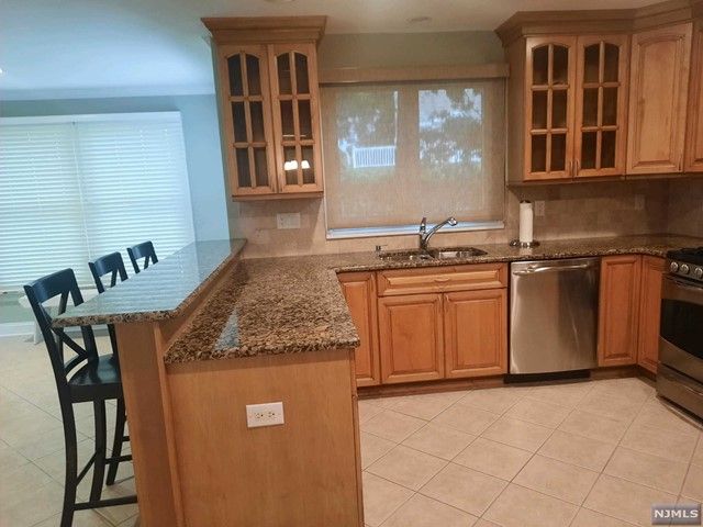 26 Wyandotte Avenue, Dumont, NJ 07628