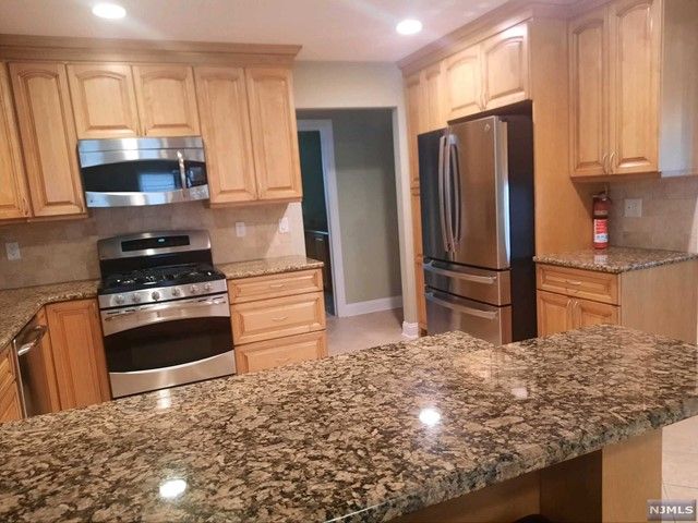 26 Wyandotte Avenue, Dumont, NJ 07628