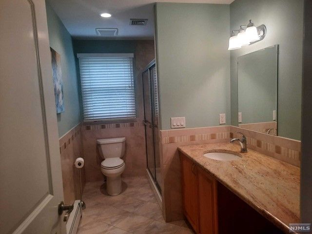 26 Wyandotte Avenue, Dumont, NJ 07628