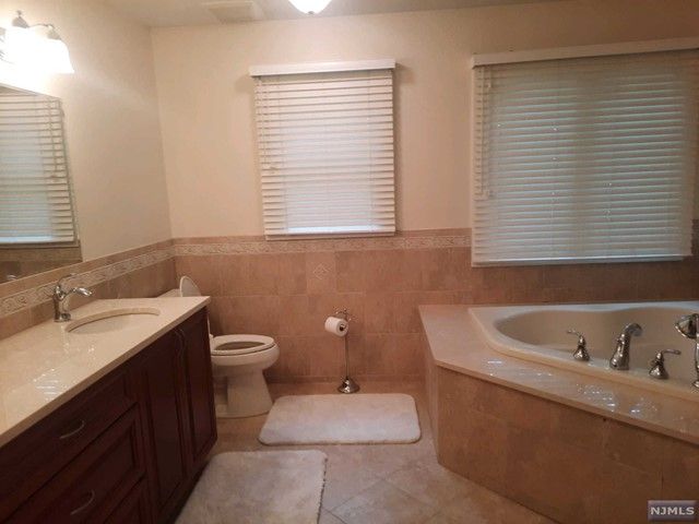 26 Wyandotte Avenue, Dumont, NJ 07628