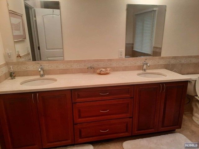 26 Wyandotte Avenue, Dumont, NJ 07628