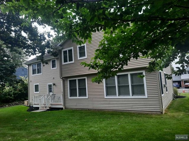 26 Wyandotte Avenue, Dumont, NJ 07628