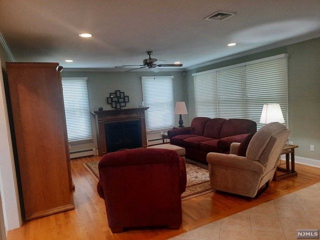 26 Wyandotte Avenue, Dumont, NJ 07628