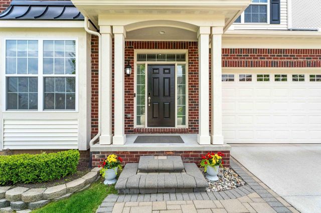 4929 W Stonegate Circle, Lake Orion, MI 48359