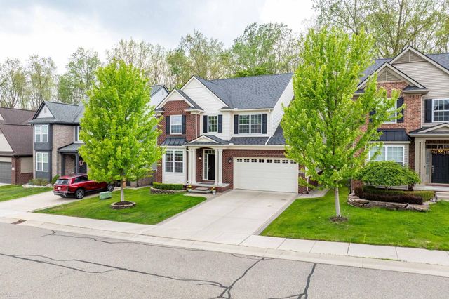 4929 W Stonegate Circle, Lake Orion, MI 48359