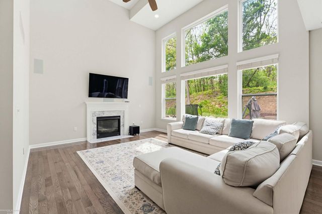 4929 W Stonegate Circle, Lake Orion, MI 48359