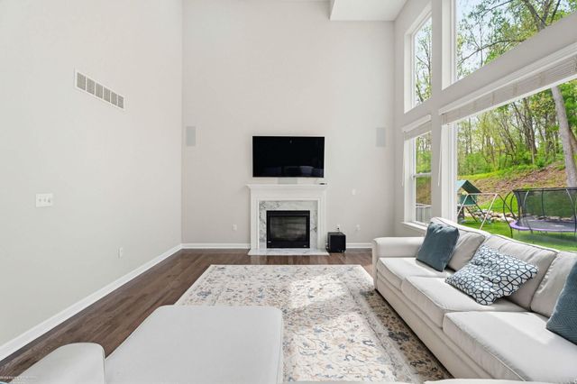4929 W Stonegate Circle, Lake Orion, MI 48359