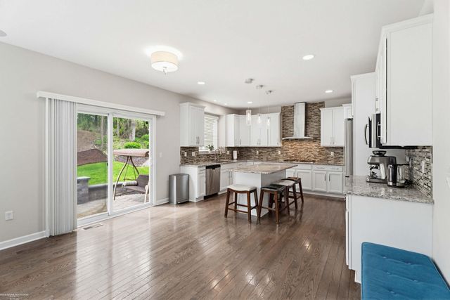 4929 W Stonegate Circle, Lake Orion, MI 48359