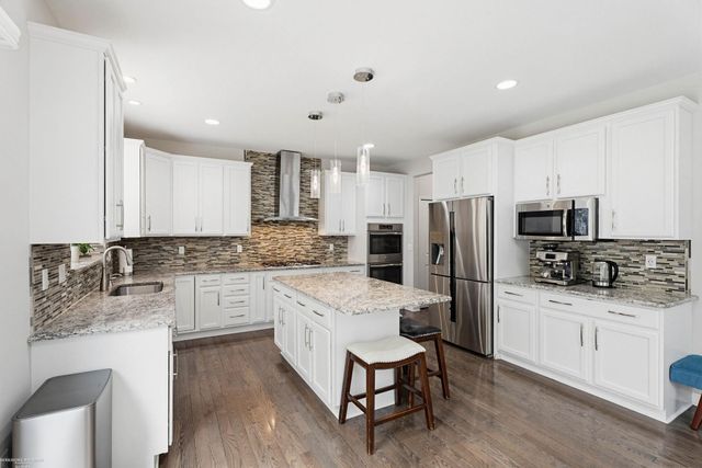 4929 W Stonegate Circle, Lake Orion, MI 48359