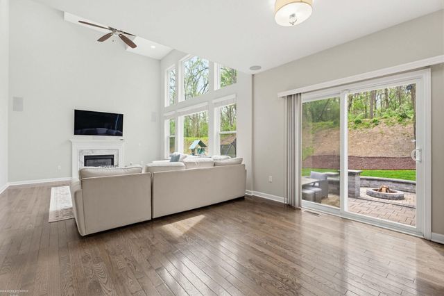 4929 W Stonegate Circle, Lake Orion, MI 48359