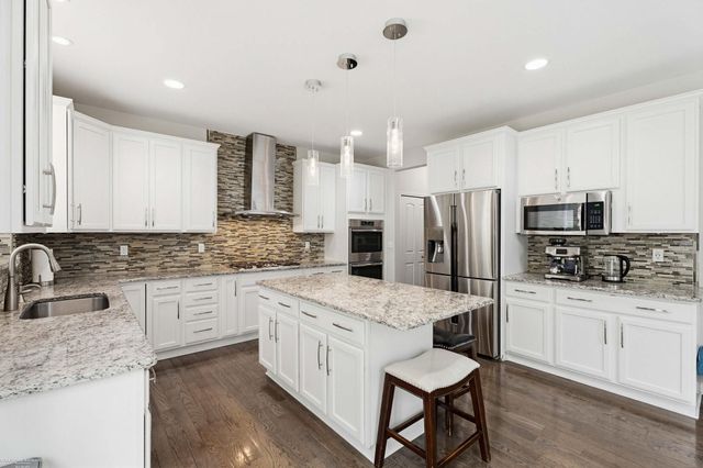 4929 W Stonegate Circle, Lake Orion, MI 48359