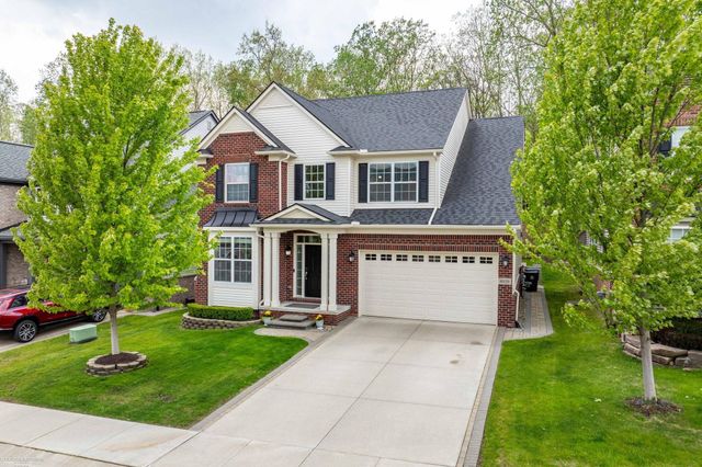 4929 W Stonegate Circle, Lake Orion, MI 48359