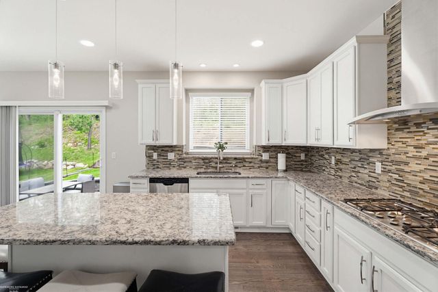 4929 W Stonegate Circle, Lake Orion, MI 48359