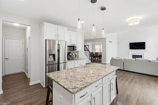 4929 W Stonegate Circle, Lake Orion, MI 48359