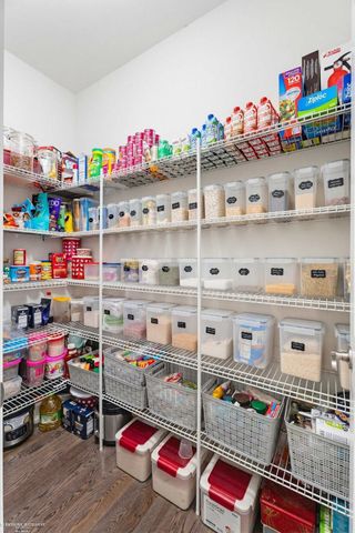 4929 W Stonegate Circle, Lake Orion, MI 48359