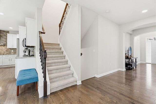 4929 W Stonegate Circle, Lake Orion, MI 48359