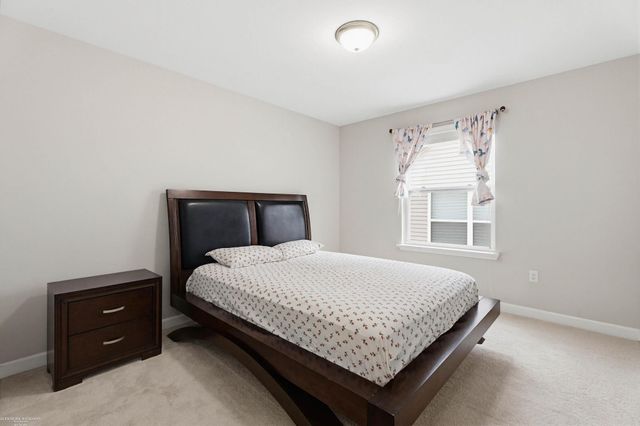 4929 W Stonegate Circle, Lake Orion, MI 48359