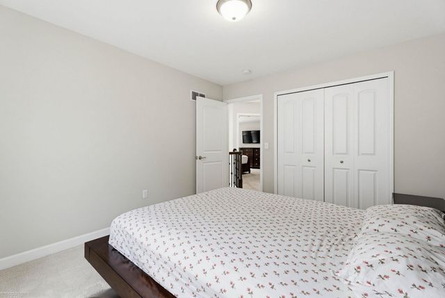 4929 W Stonegate Circle, Lake Orion, MI 48359