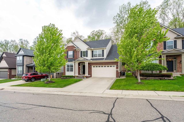 4929 W Stonegate Circle, Lake Orion, MI 48359