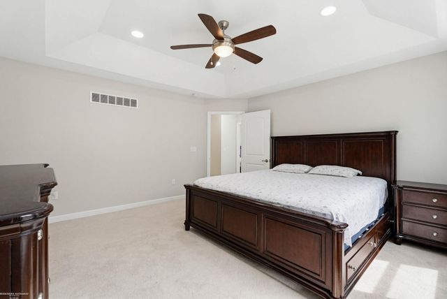 4929 W Stonegate Circle, Lake Orion, MI 48359