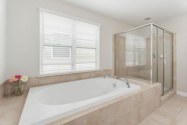 4929 W Stonegate Circle, Lake Orion, MI 48359