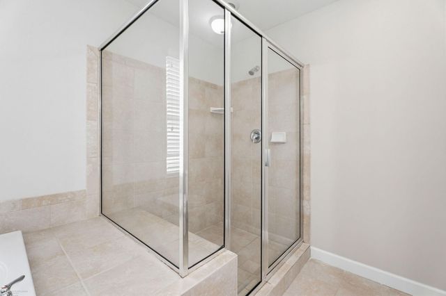 4929 W Stonegate Circle, Lake Orion, MI 48359