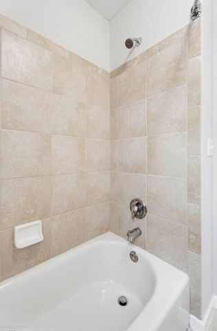 4929 W Stonegate Circle, Lake Orion, MI 48359