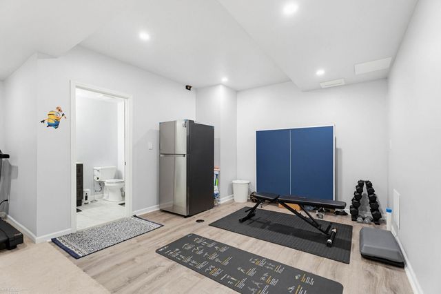 4929 W Stonegate Circle, Lake Orion, MI 48359