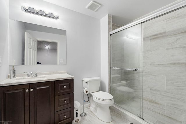 4929 W Stonegate Circle, Lake Orion, MI 48359