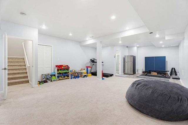 4929 W Stonegate Circle, Lake Orion, MI 48359