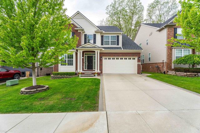 4929 W Stonegate Circle, Lake Orion, MI 48359