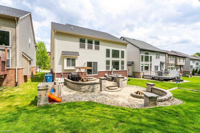 4929 W Stonegate Circle, Lake Orion, MI 48359