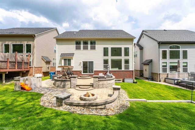 4929 W Stonegate Circle, Lake Orion, MI 48359