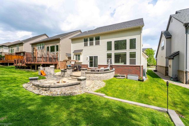 4929 W Stonegate Circle, Lake Orion, MI 48359