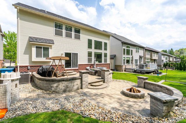 4929 W Stonegate Circle, Lake Orion, MI 48359