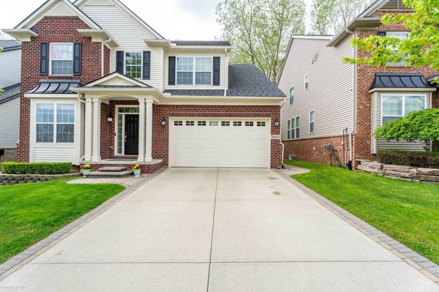 4929 W Stonegate Circle, Lake Orion, MI 48359