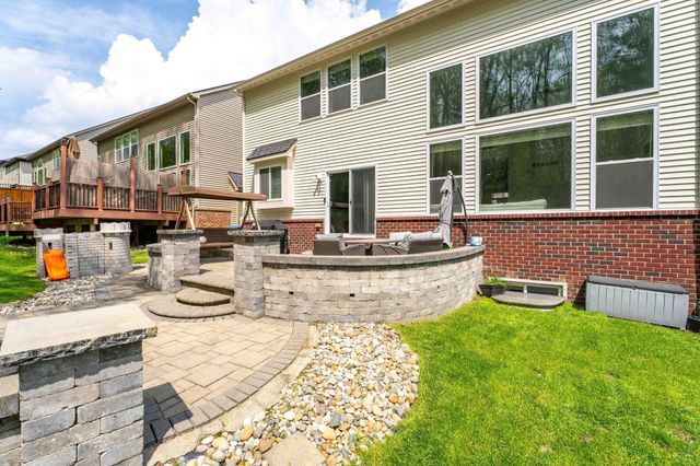 4929 W Stonegate Circle, Lake Orion, MI 48359