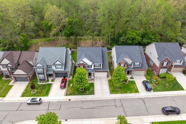 4929 W Stonegate Circle, Lake Orion, MI 48359