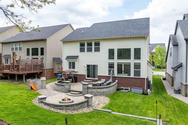 4929 W Stonegate Circle, Lake Orion, MI 48359