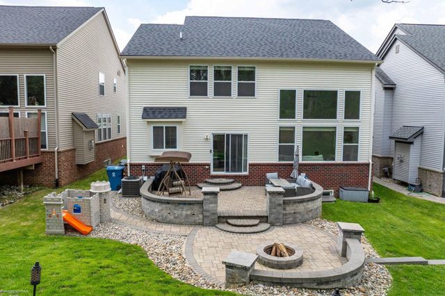 4929 W Stonegate Circle, Lake Orion, MI 48359