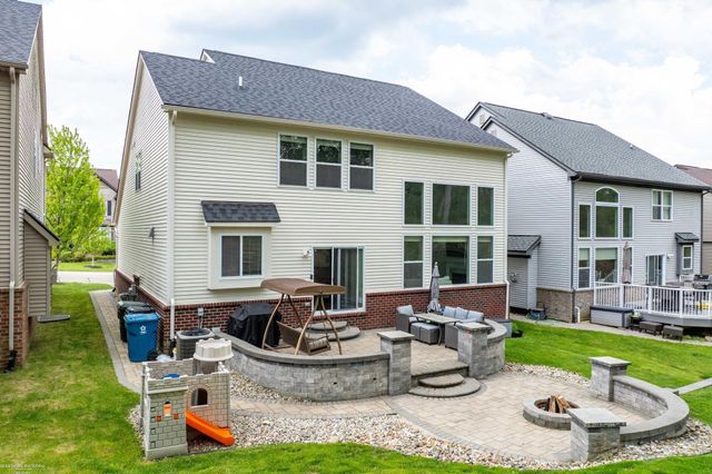 4929 W Stonegate Circle, Lake Orion, MI 48359