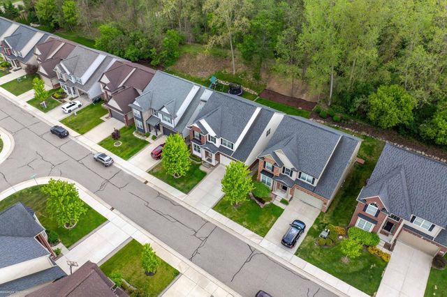 4929 W Stonegate Circle, Lake Orion, MI 48359